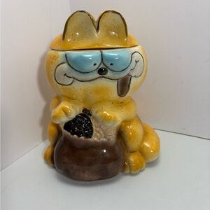 Vtg Garfield Ceramic Cookie Jar W/ Lid Sitting Holding Sack Loot Bag 70s/80s